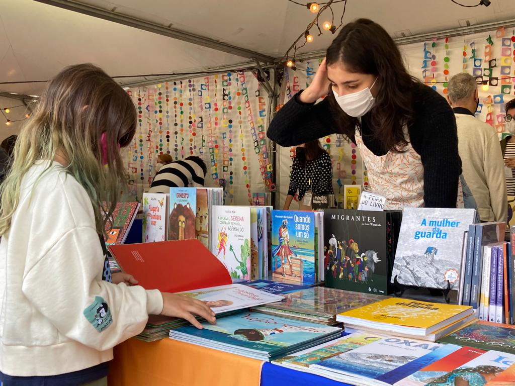 Vida longa A Feira do Livro: cores e literatura ocupam a  praça